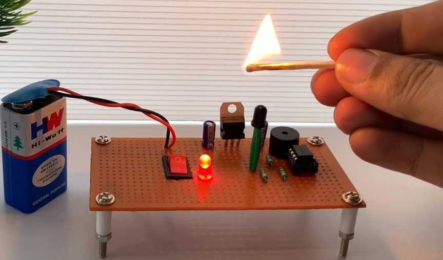 Fire and smoke detection alarm